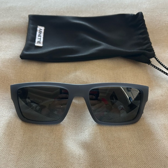 Arnette Phoxer Matte grey/frosted grey Sunglasses - Picture 1 of 5